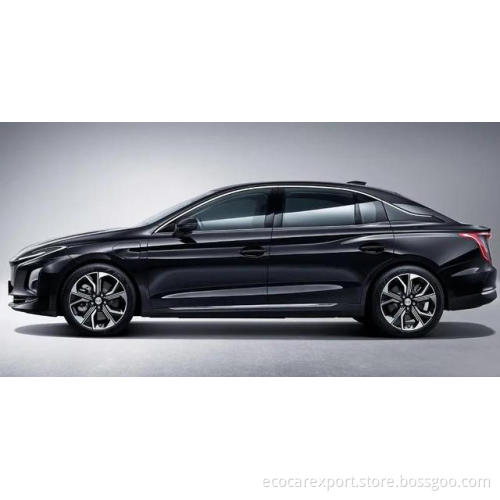 Nuovi veicoli energetici Hongqi EQM5 a lungo raggio EV auto 620 km FWD FWD Berlina a 4 porte veicolo elettrico